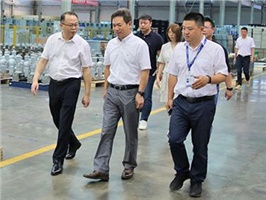 施耐德中國區副總裁紀寶先生一行蒞臨威勝電氣參觀交流